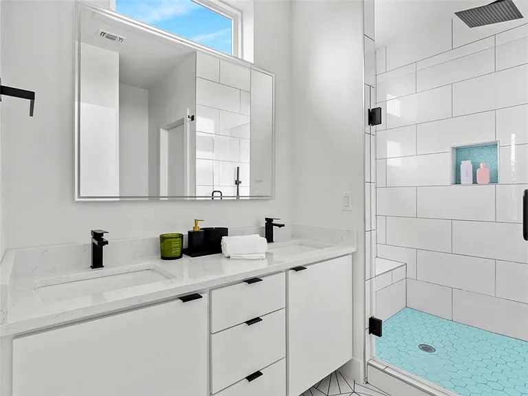 4400 Mount Vernon Dr #B — Photo 14