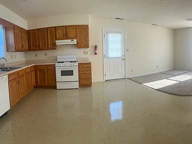 1118 S Woodlawn Ave — Photo 23