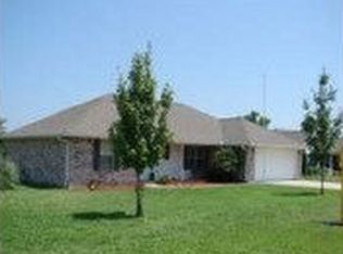 505 E 9th St, Grove, OK 74344