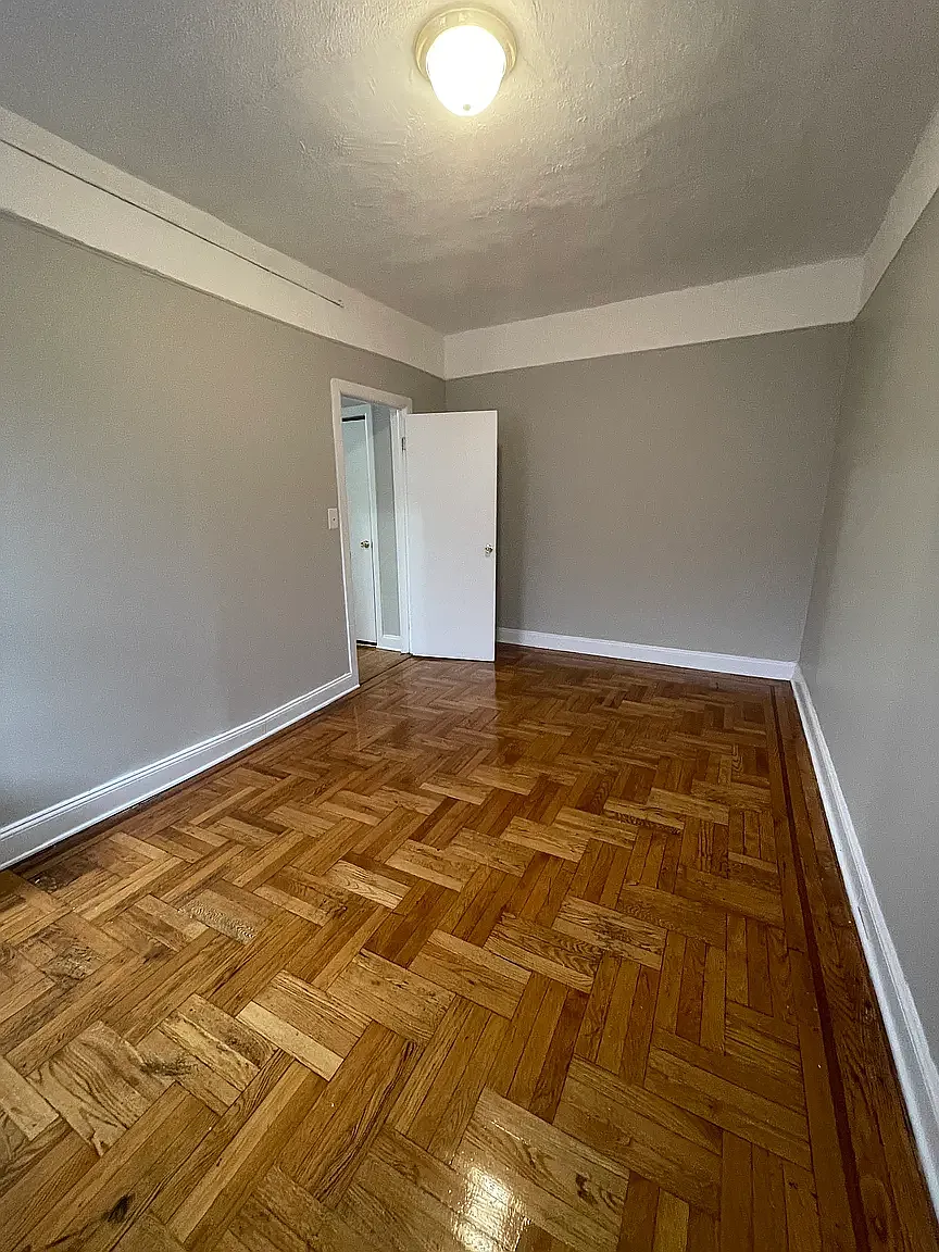 945 Saratoga Avenue — Photo 2