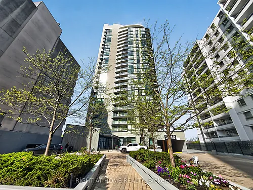 5740 Yonge St Photo 1