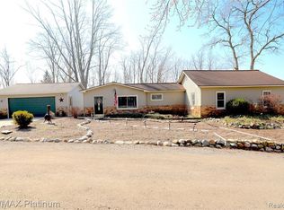 10344 Cedarcrest Rd, Whitmore Lake, MI 48189