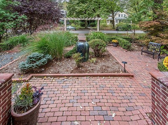 2nd image of 2721 Woodbine Ave