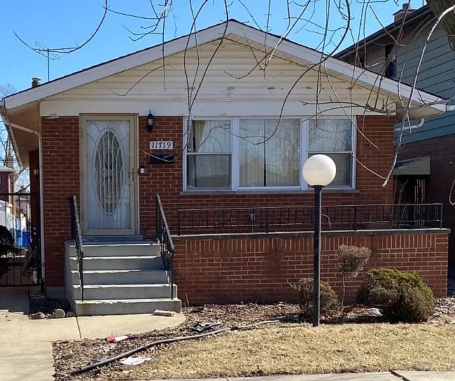 11719 S Laflin St photo 1