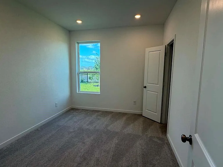 27451 Sunterra Village Dr — Photo 15