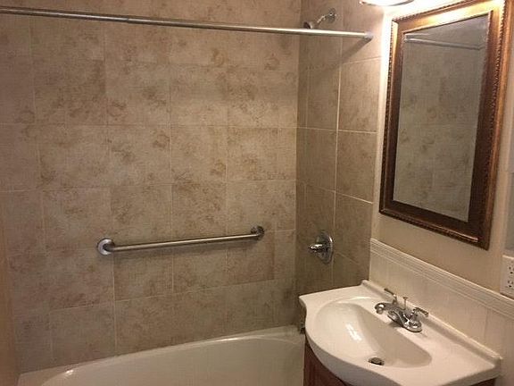 5th image of 840 Huguenot Ave #1