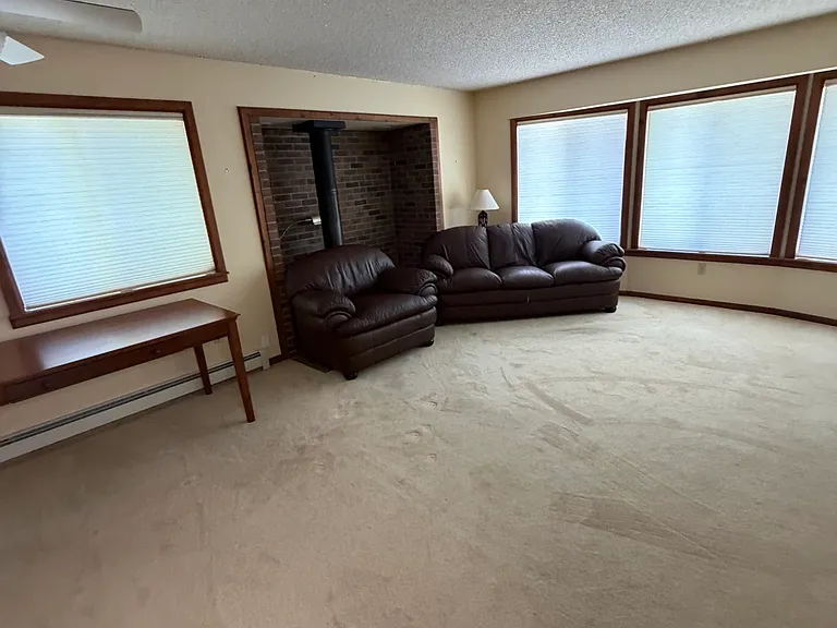 995 Cottonwood Ln — Photo 6