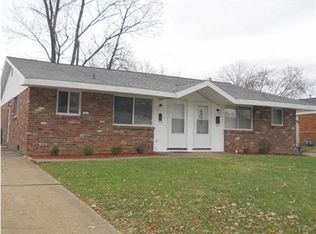 909 N Fairlawn Cir W, Evansville, IN 47711