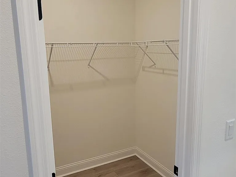 214 Santos Ln — Photo 29