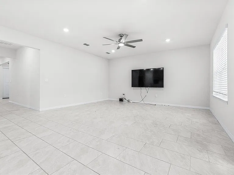 1050 Michelangelo Ln — Photo 7