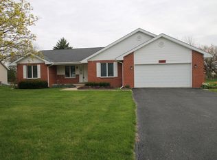 112 Sherman Ln, Poplar Grove, IL 61065