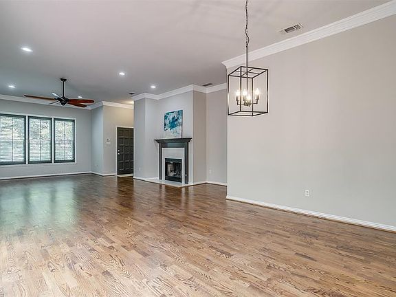 2nd image of 1404 Belle Pl
