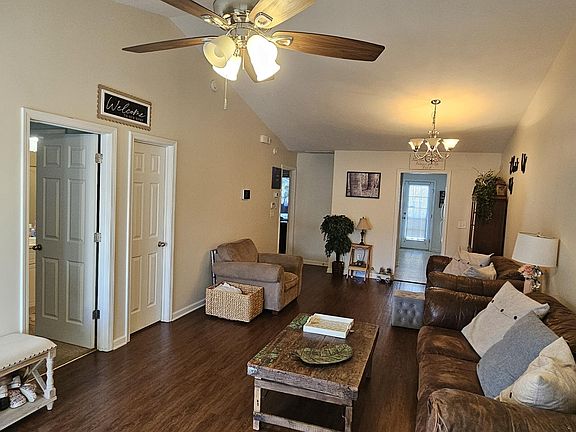 2nd image of 1729 Elizabeth Street