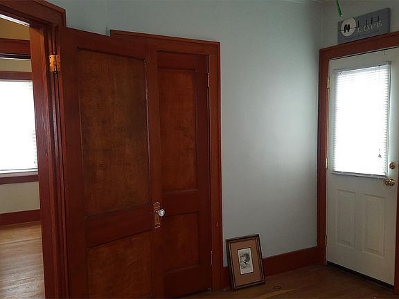3rd image of 1307 Maryland St