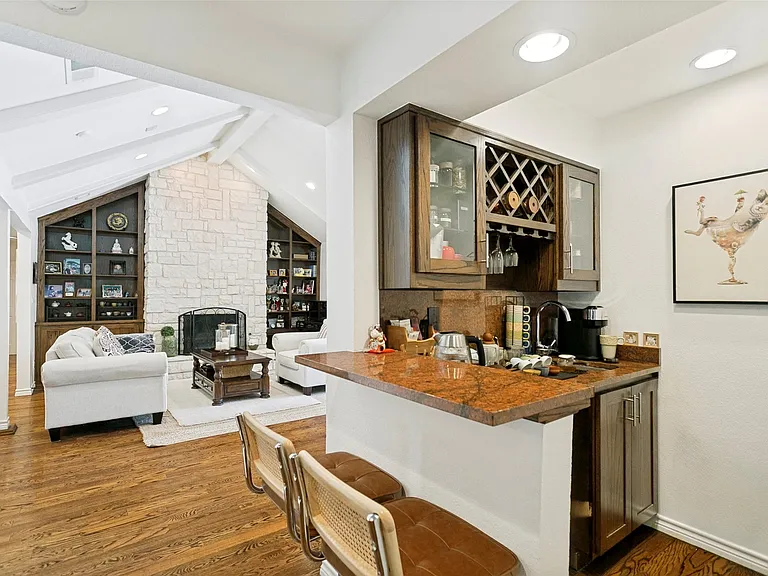 6010 Yellow Rock Trl — Photo 8