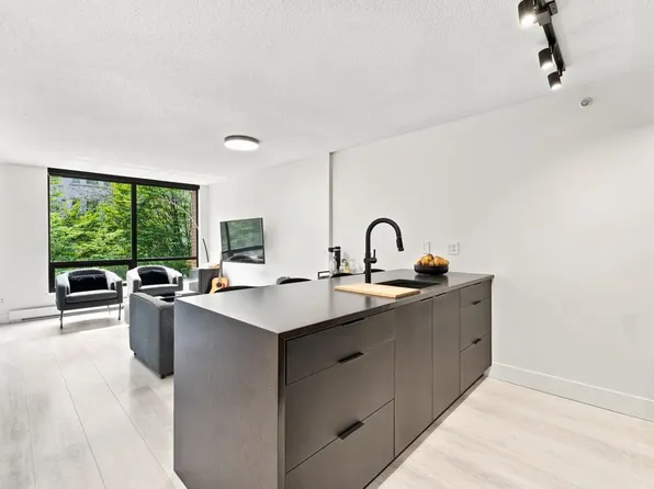 1082 Seymour St #212, Vancouver, BC V6B 1X9