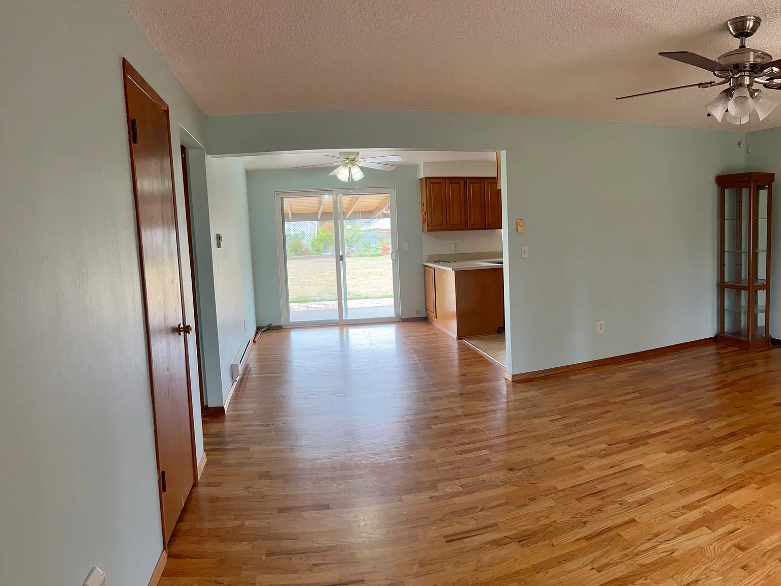 3 bed, 1.5 bath, 1164 sqft, $2,700 — Photo 3