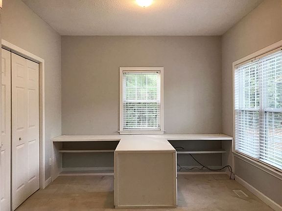 4th image of 360 Rollingwood Dr W