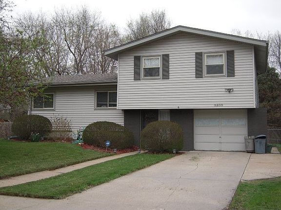 2nd image of 3205 Cottonwood Ln