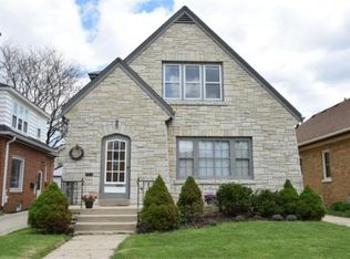 2530 N 63rd St, Wauwatosa, WI 53213