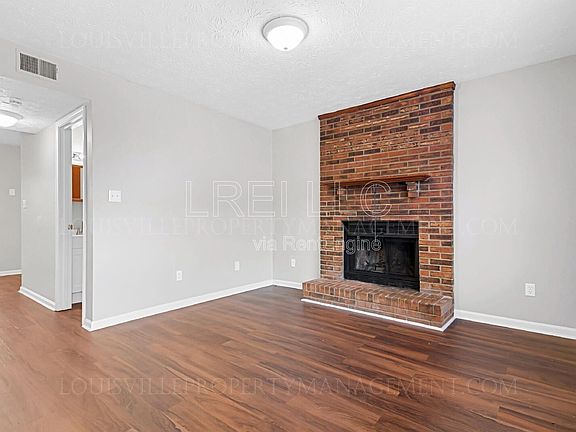 3rd image of 621 Westport Rd #1