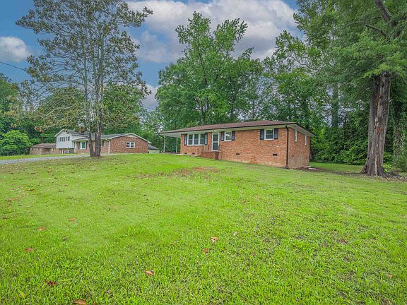 2nd image of 812 Primrose Ln