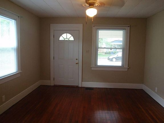 3rd image of 1563 Bowman Ave