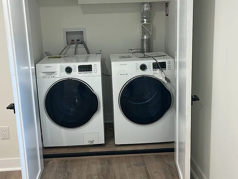 15 Wexford Ave N #LOWER — Photo 8