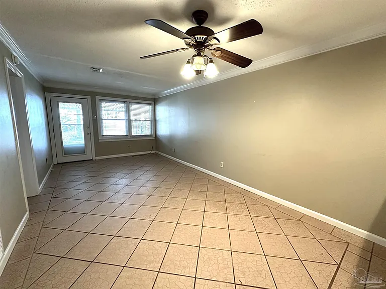 305 Colbert Ave — Photo 3