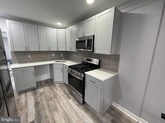 5th image of 2034 E Westmoreland St