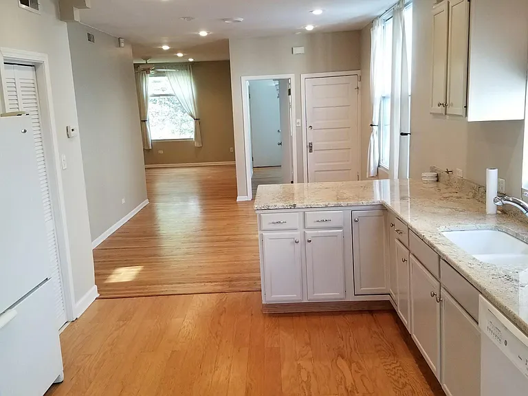 1903 W George St #2 — Photo 4