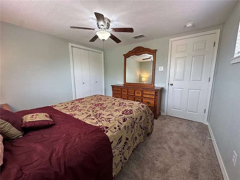 201 Volpe Cir — Photo 17