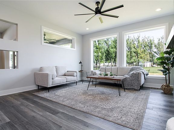 4th image of 612 Elkwood Cir