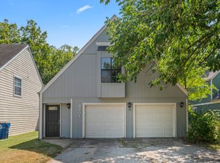 3201 Creekwood Dr, Lawrence, KS 66049