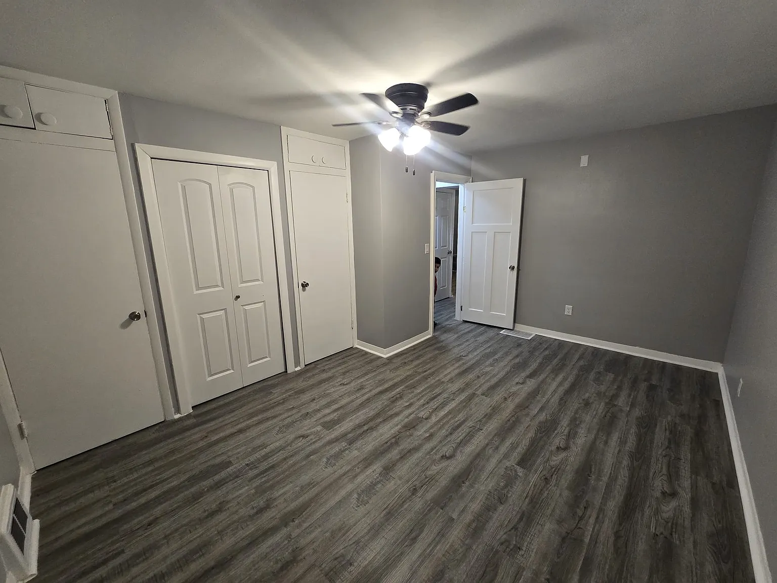 4 bed, 896 sqft, $1,400 — Photo 2