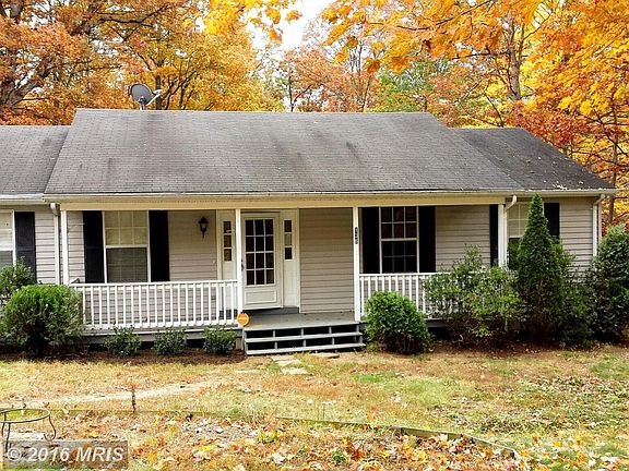 3rd image of 136 Blue Bird Ln