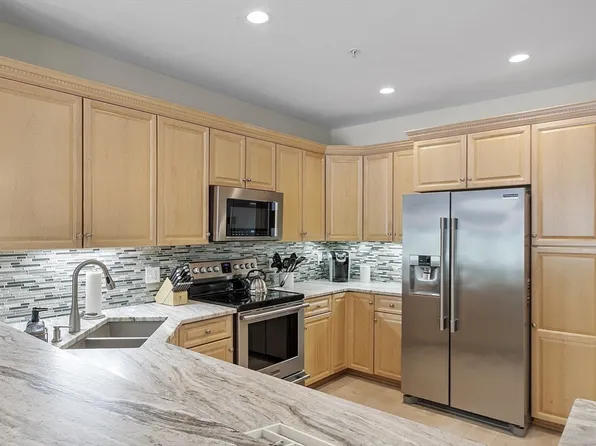 295 Salem St Unit 69, Woburn, MA 01801