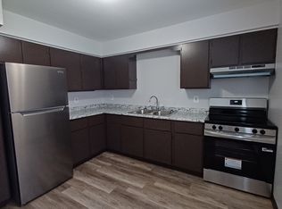 523 E Burnett Rd APT 2, Island Lake, IL 60042