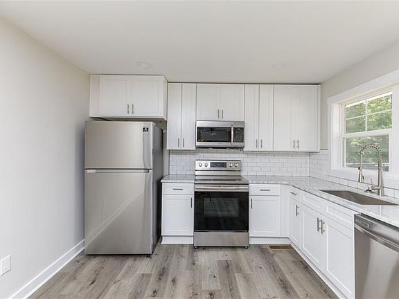 4th image of 50 Greenwood Cir