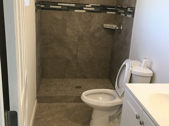 4th image of 528 N Roosevelt Ave