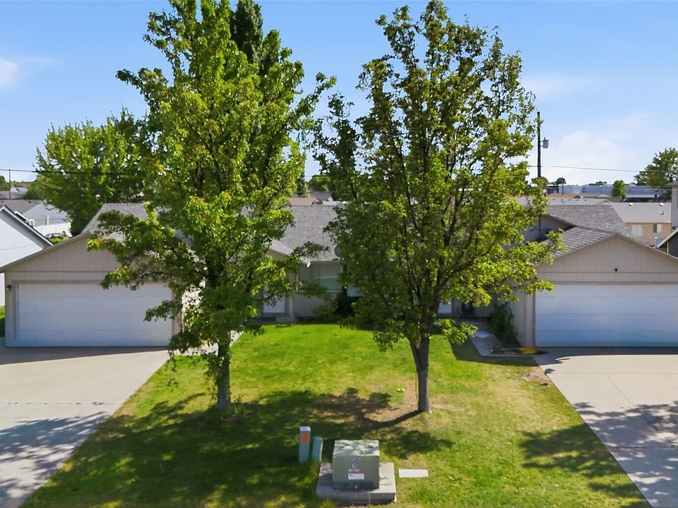 1st image of 905 907 Ball Court