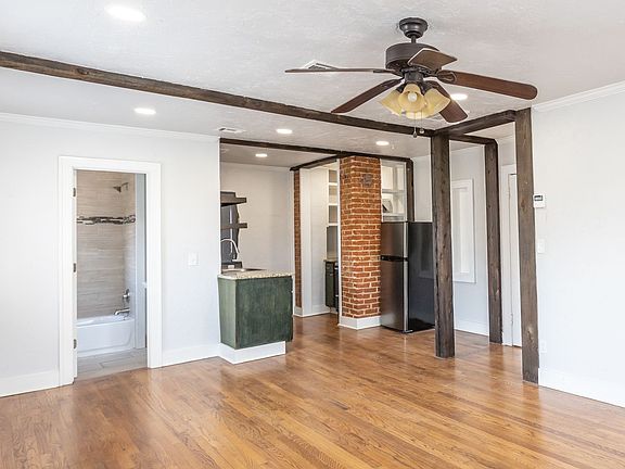 2nd image of 441 NW 28th St APT 8