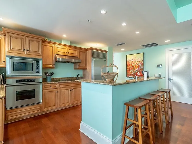 300 3rd Ave S #3 — Photo 9