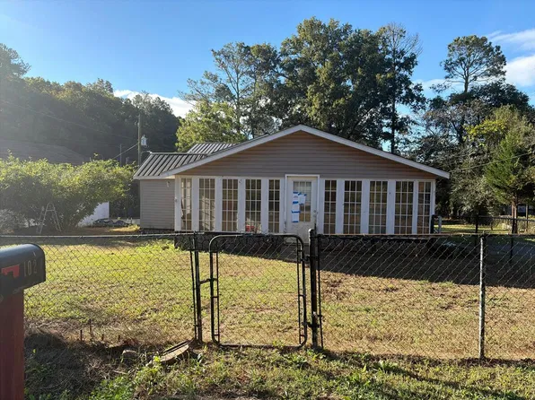 102 Cowan St, Talladega, AL 35160