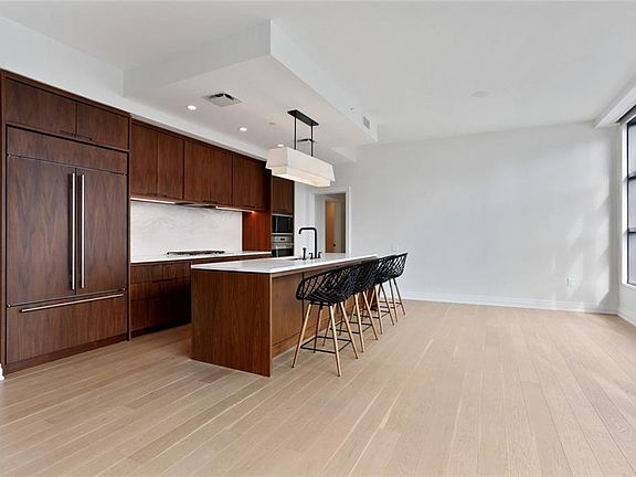 4th image of 1001 Julia St APT 8D