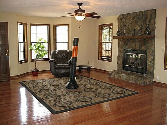 3rd image of 212 Allatoona Highland Dr
