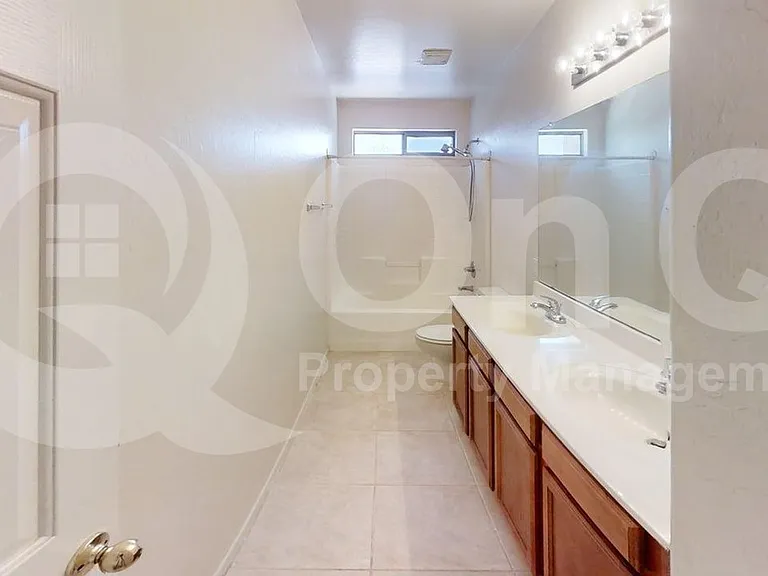 22249 E Calle De Flores — Photo 21
