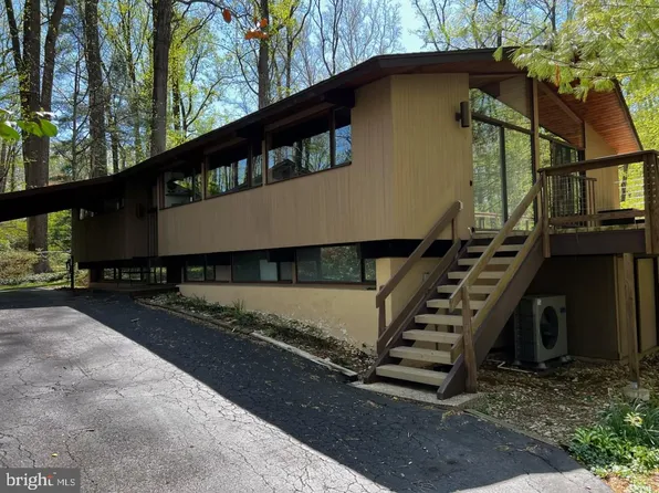 6551 Jay Miller Dr, Falls Church, VA 22041