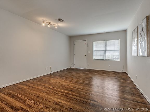4th image of 243 NE Elmhurst Ave