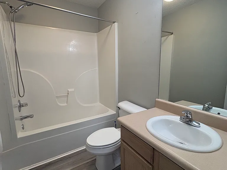 8711 Londonderry Ct — Photo 2